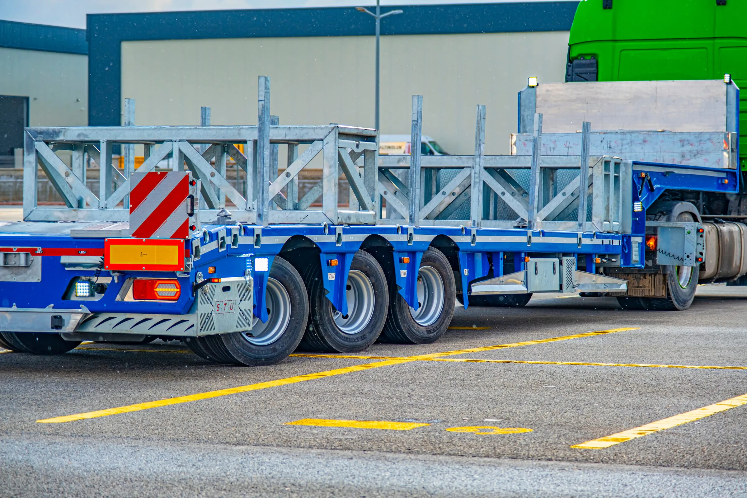 Ausziehbare Ladeplattform — STU Trailers