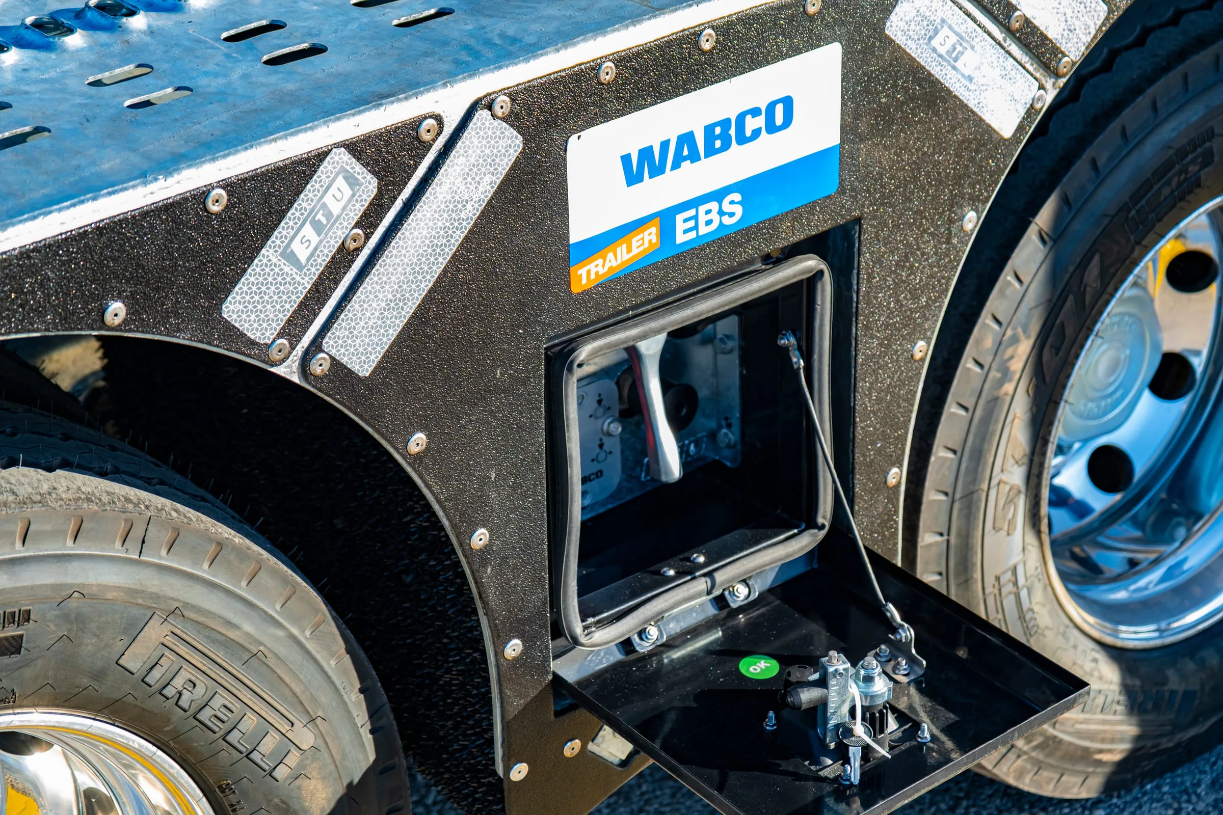 Knorr Bremse or Wabco EBS ( Elektronic Brake System )