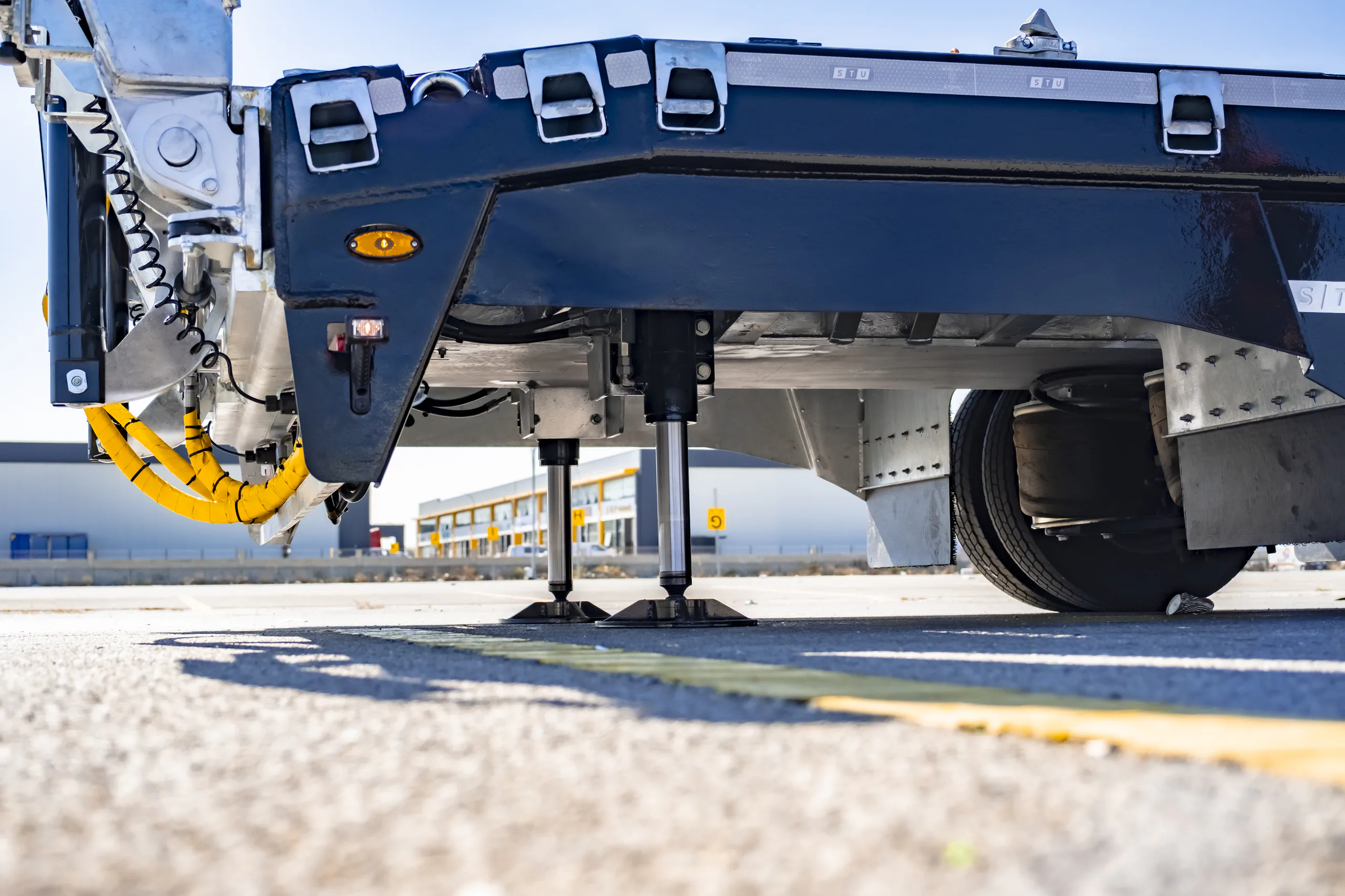 Load securing equipment for safe transport of palletised goods, machinery, steel and project cargo. — STU Trailers
