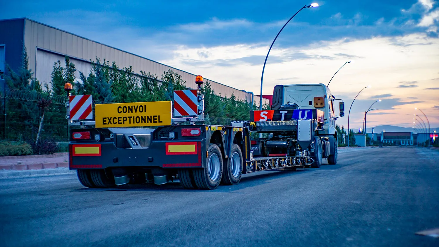 Semi low loader configuration for oversized cargo, low loading height and project route planning. — STU Trailers