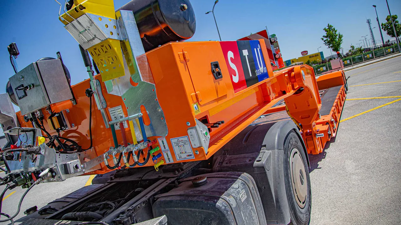 Gooseneck and Hydraulic Control Area — STU Trailers