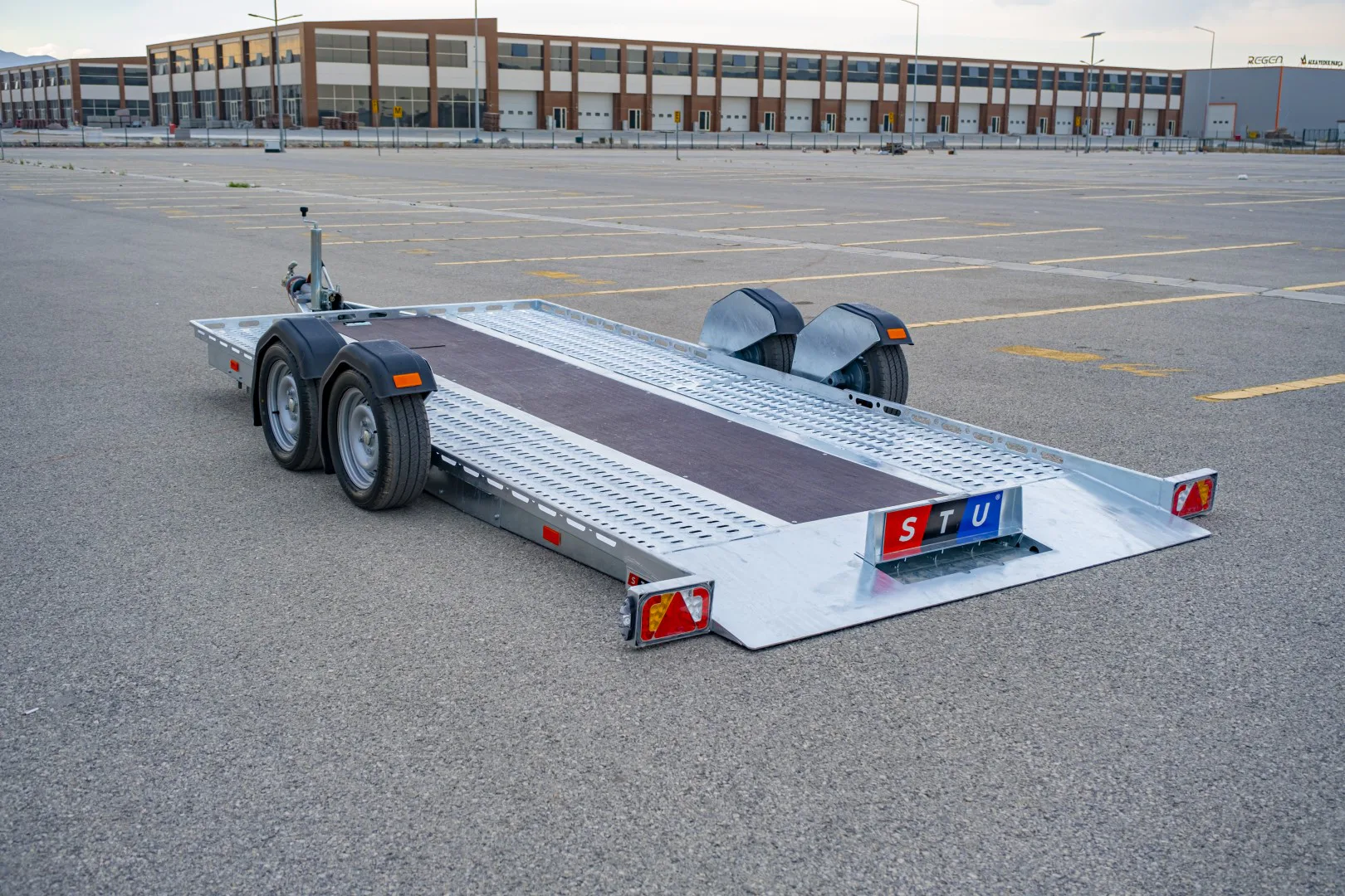 Mini Autotransporter für 1 Fahrzeug — STU Trailers