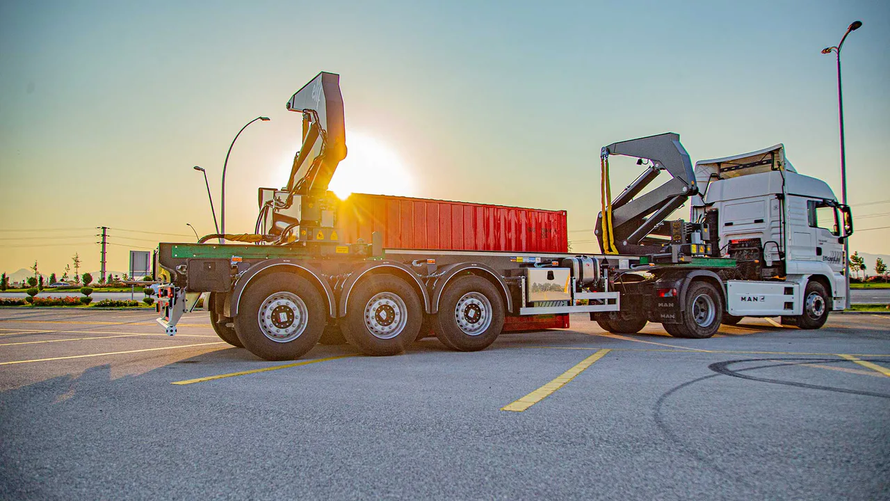 Semirimorchio portacontainer con sollevatore laterale — STU Trailers