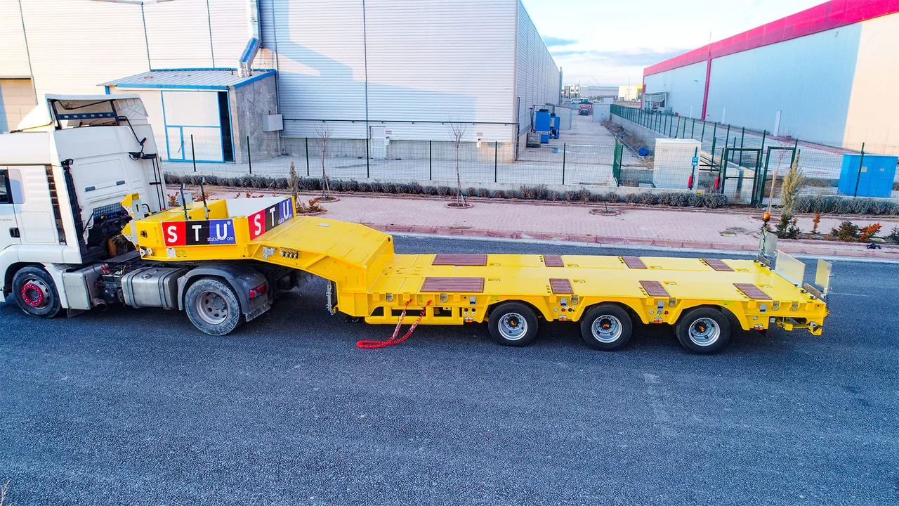 Lower Platform Geometry for Tall and Heavy Machinery